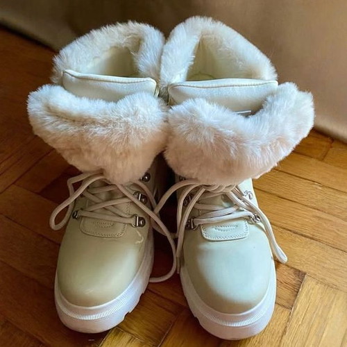 Kendall+Kylie boots size 40 like new, beige with fur lining