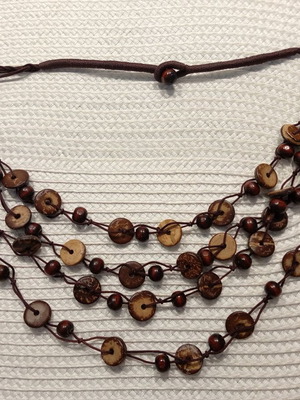 Women's necklace with wooden beads like new