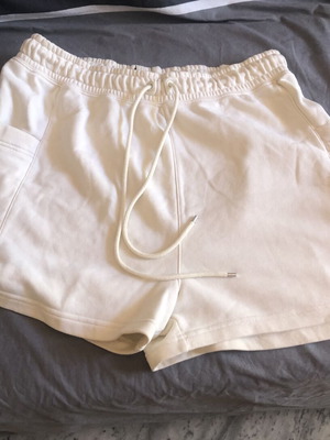 Nike shorts like new, yellow