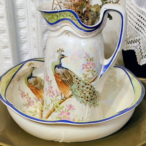 Lavomano large porcelain set used with hand-painted peacocks