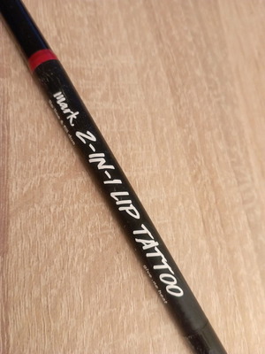 Avon 2 in 1 lip tattoo used, red shade