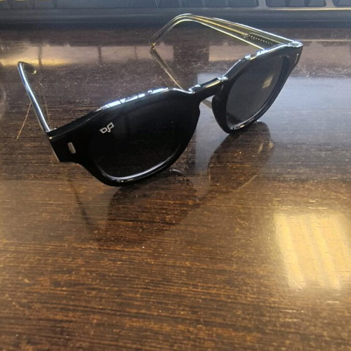 Ojo sunglasses like new