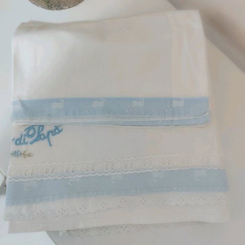 Baby sheet with pillowcase like new, embroidered cotton