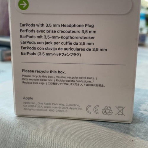 Apple EarPods earbuds handsfree with 3.5mm plug new