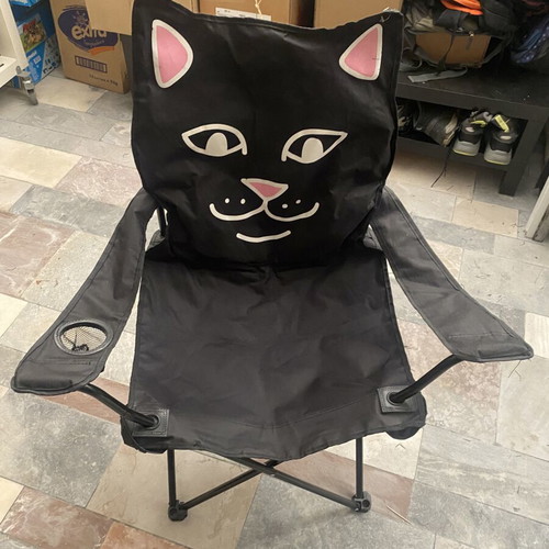 Folding Beach Chair like new, child design, adult size