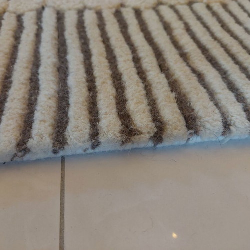 Machine-made low-pile rug 1.75 x 2.10 m