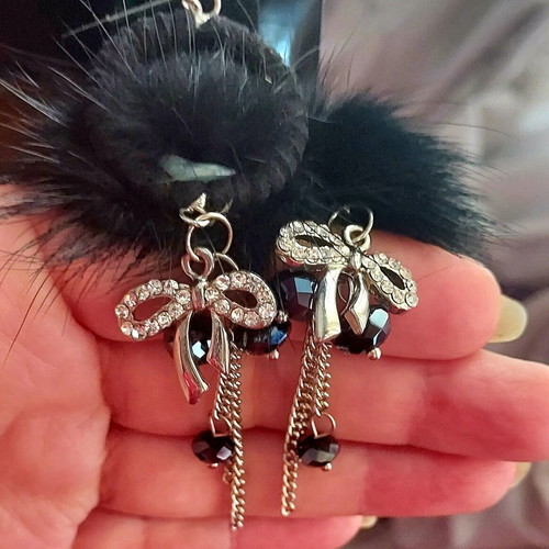 Earrings with black pom pom and rhinestones new