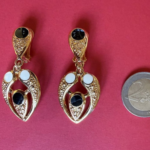 Set of 5 vintage clip-on earrings with gold and black enamel