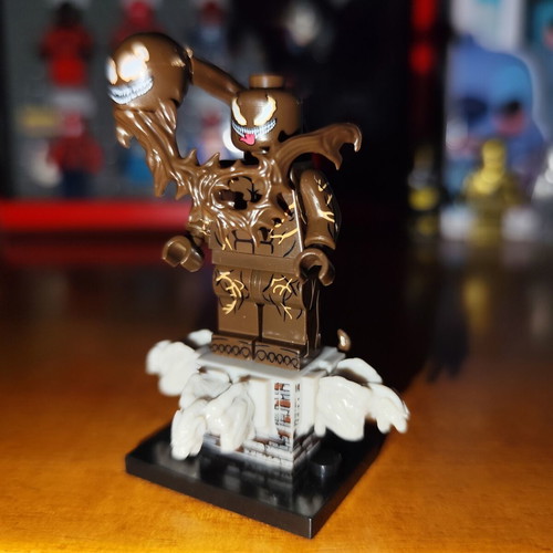 Jim Symbiote figure like new with base and symbiote effect