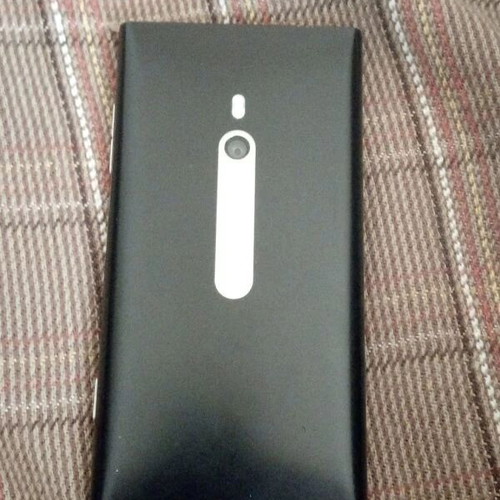 Nokia Lumia 800 used, pack of two non-working for spare parts