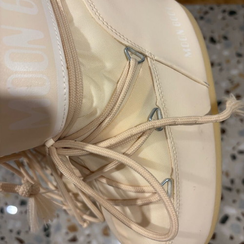 Moon Boot ankle boots like new, white, sizes 39-41