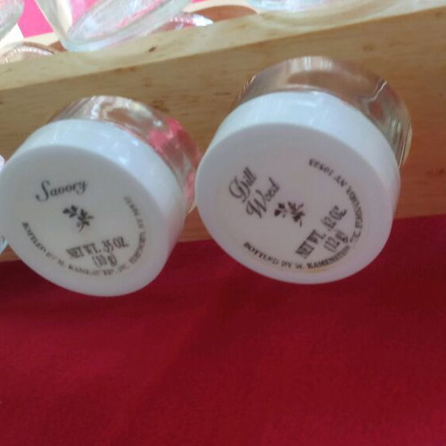 Spice jars used in wooden rotating rack with 16 glass containers