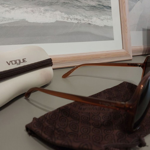 Vogue VO2578-S sunglasses like new, brown