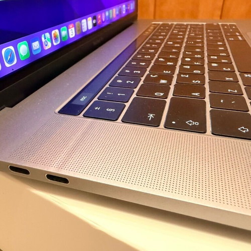 Apple MacBook Pro 15" (2016) i7 16GB RAM 256GB SSD used, with box
