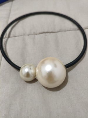 Choker necklace with two asymmetrical pearls used, black elastic band