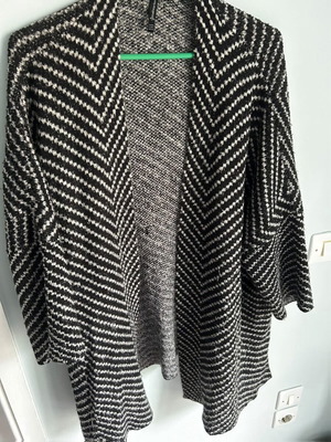 Stradivarius cardigan used, black and white, 3/4 sleeve, size M