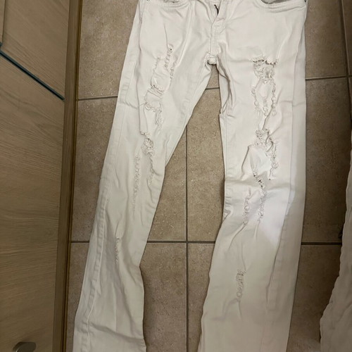 White jeans like new with rips, size M