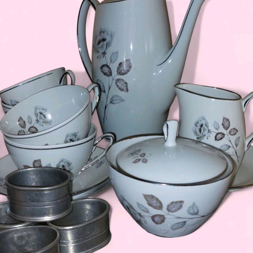Tea set like new with teapot, 4 cups and saucers, creamer, sugar bowl, pewter napkin rings