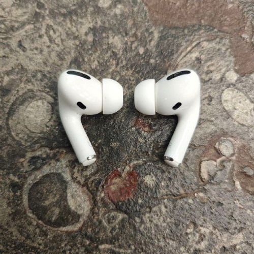 Apple AirPods 1 Pro earbuds