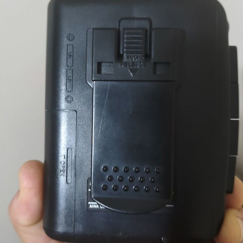 Aiwa TA153 Super Bass vintage cassette radio