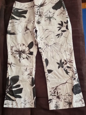 Women's capri pants like new with side zipper