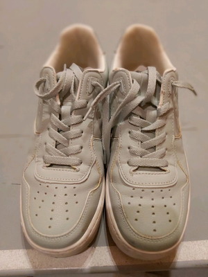 sneakers γυναικεία stradivarius