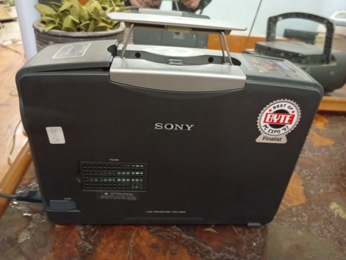 Sony LCD projector Model CPJ-D500 used - € 49,00 - Vendora.cy