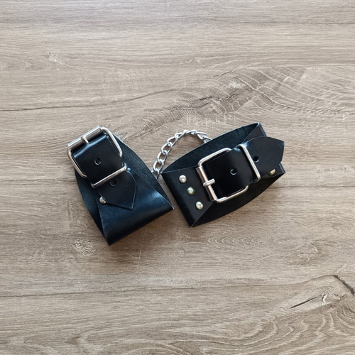 Leather handcuffs with metal fasteners like new