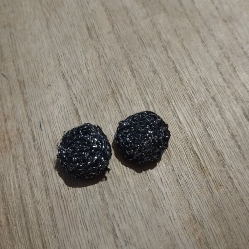 Vintage clip-on earrings used, black and silver