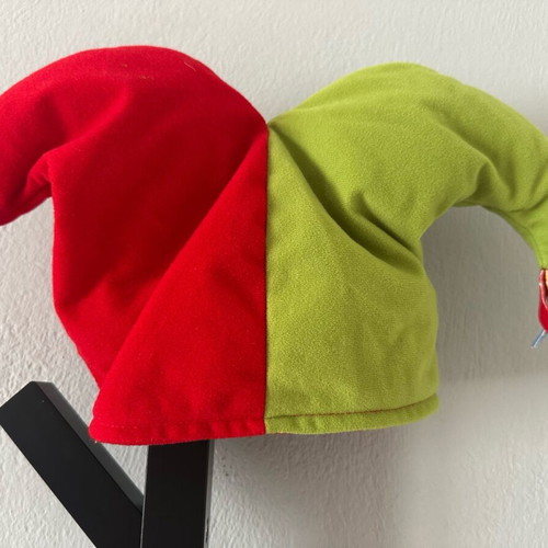 Carnival hat for ages 2-5 like new