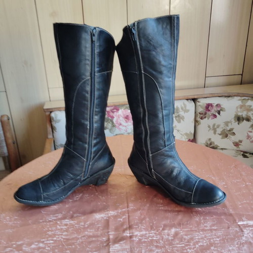 Women's black AICE leather boots like new, size 41