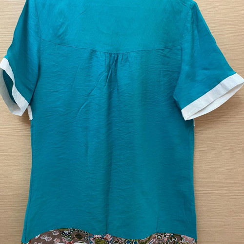Viscose vintage style blouse size M like new with beautiful designs