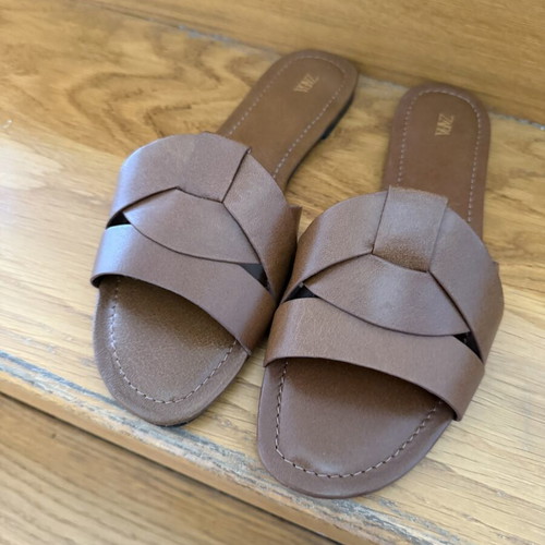 Zara women's flat brown leather sandals size 41 like new