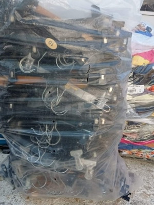 Hangers like new, pack of 1,500 for clothing stores
