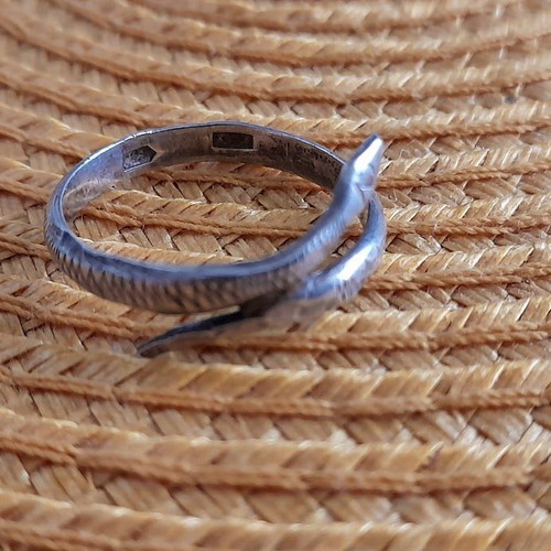 Silver 925 snake ring like new, size 9