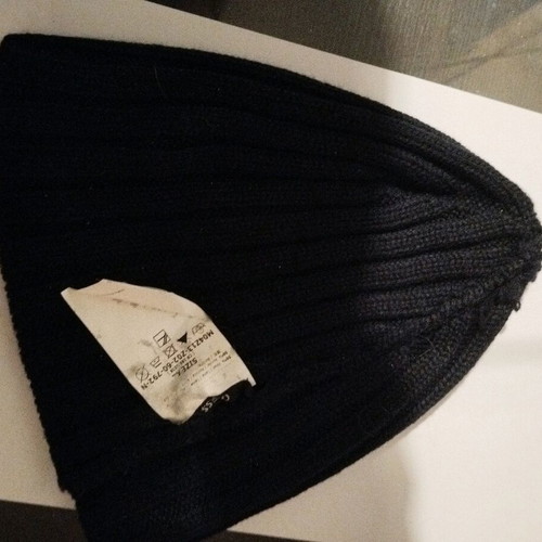 Guess women's dark blue knit cap like new size M