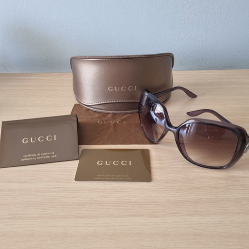 Gucci sunglasses like new with gradient lenses and case