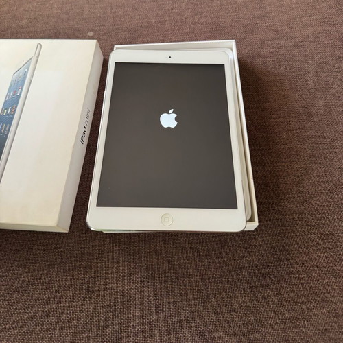 iPad Mini MD531HBA 16GB used, excellent condition with box