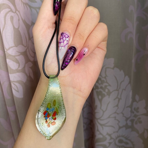 Murano glass green leaf pendant necklace new with black cord