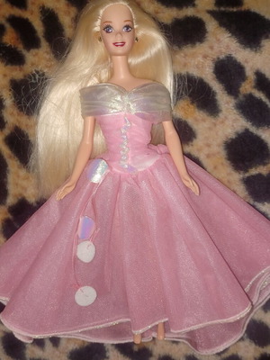Κούκλα Barbie Holiday 1996 μεταχειρισμένη με vintage φόρεμα και σκουλαρίκια