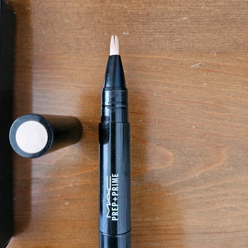 Prep-prime highlighter MAC Cosmetics used