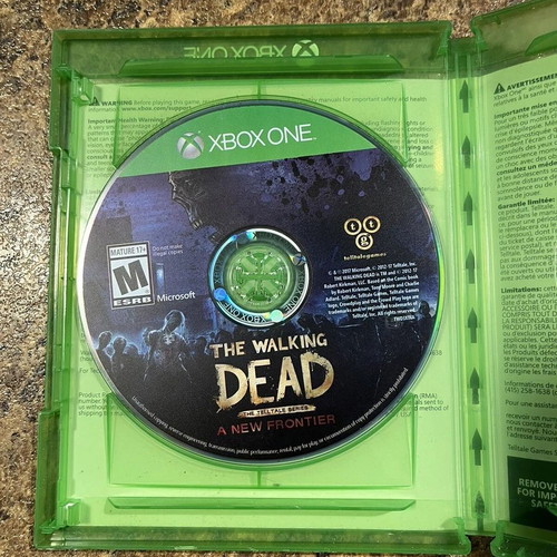 The Walking Dead The Telltale Series A New Frontier Season Pass Disc Xbox One like new