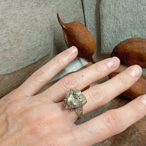 Women's ring with euhedral pyrite new, silver color