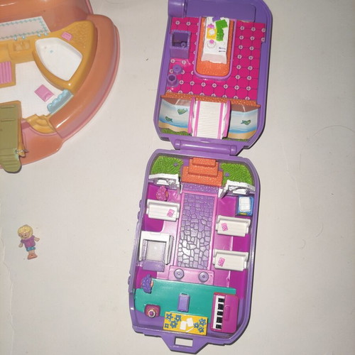 Polly Pocket set of 3 with 1 figure like new