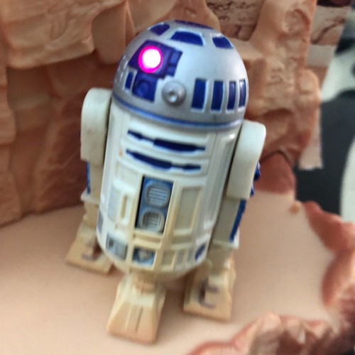 Star Wars R2-D2 Talking Figure 3.3/4 Inches used with Diorama and Magnet