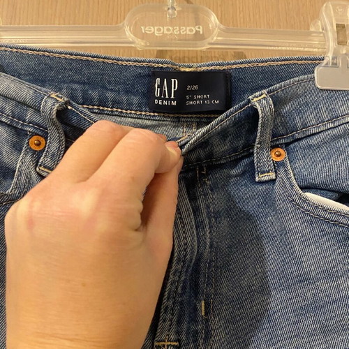 Gap denim shorts size 26 like new