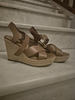 Michael Kors women's platform sandals like new, beige, size 37
