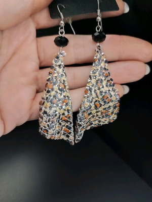 Κρεμαστά σκουλαρίκια καινούργια με animal print σχέδιο, μαύρο και μπεζ