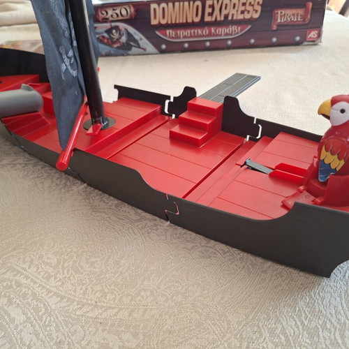Domino Express Pirate Ship game like new with 250 dominoes
