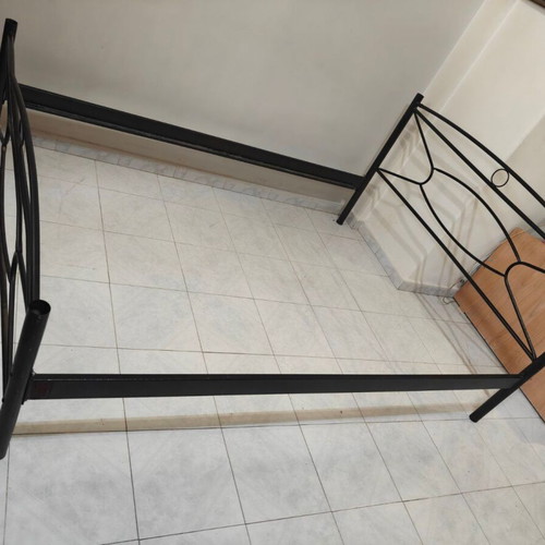 Bed for 140x190cm mattress like new, without slats